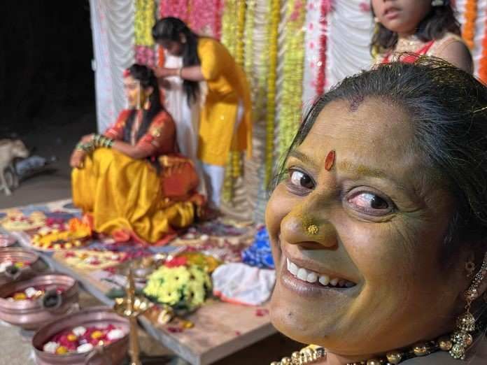‘लेन्स’च्या मागचे ग्रामीण आयुष्याचे क्षण…