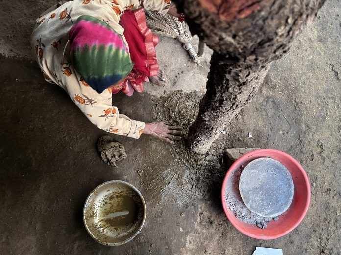 ‘लेन्स’च्या मागचे ग्रामीण आयुष्याचे क्षण…