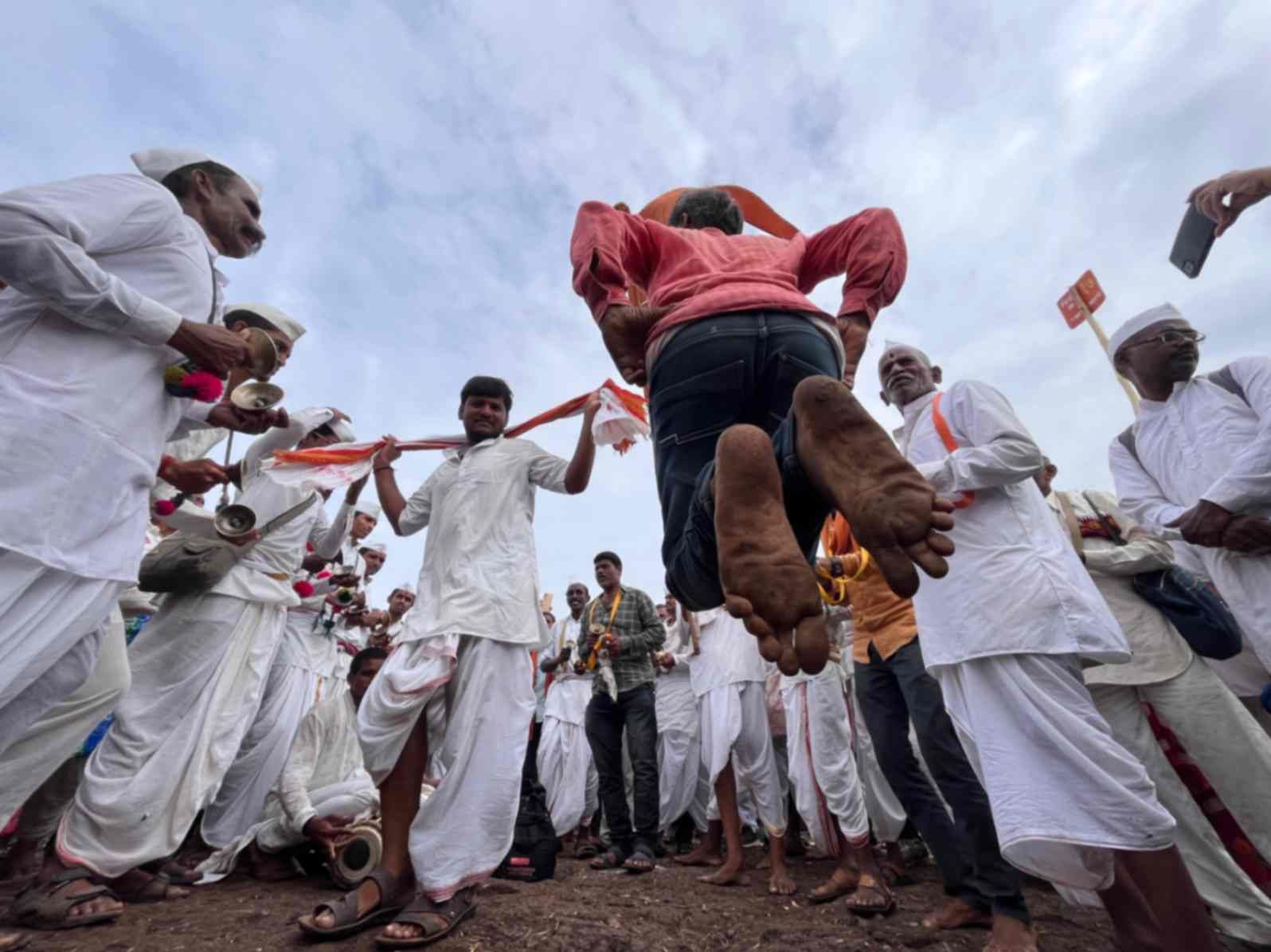 एकतरी 'वारी' अनुभवावी!