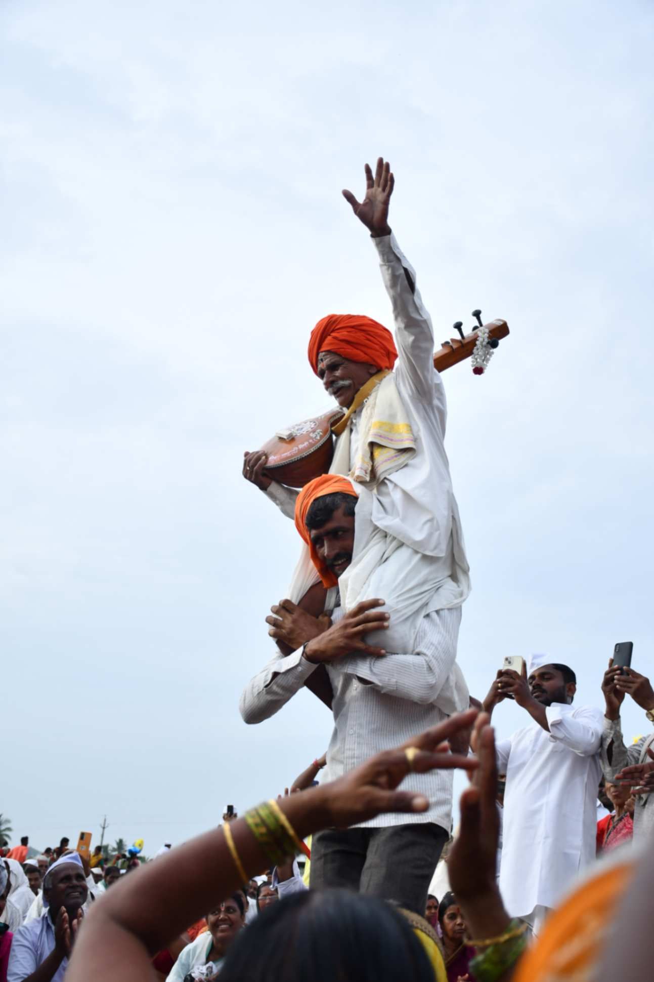 एकतरी 'वारी' अनुभवावी!