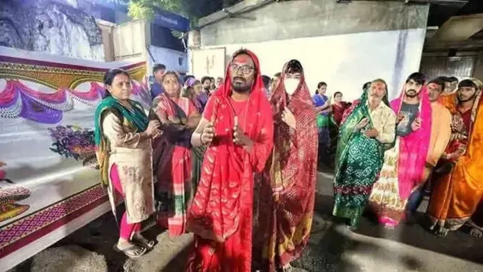 Who is this Sadu Mata, where men wearing vermilion and wearing sarees play Garba?