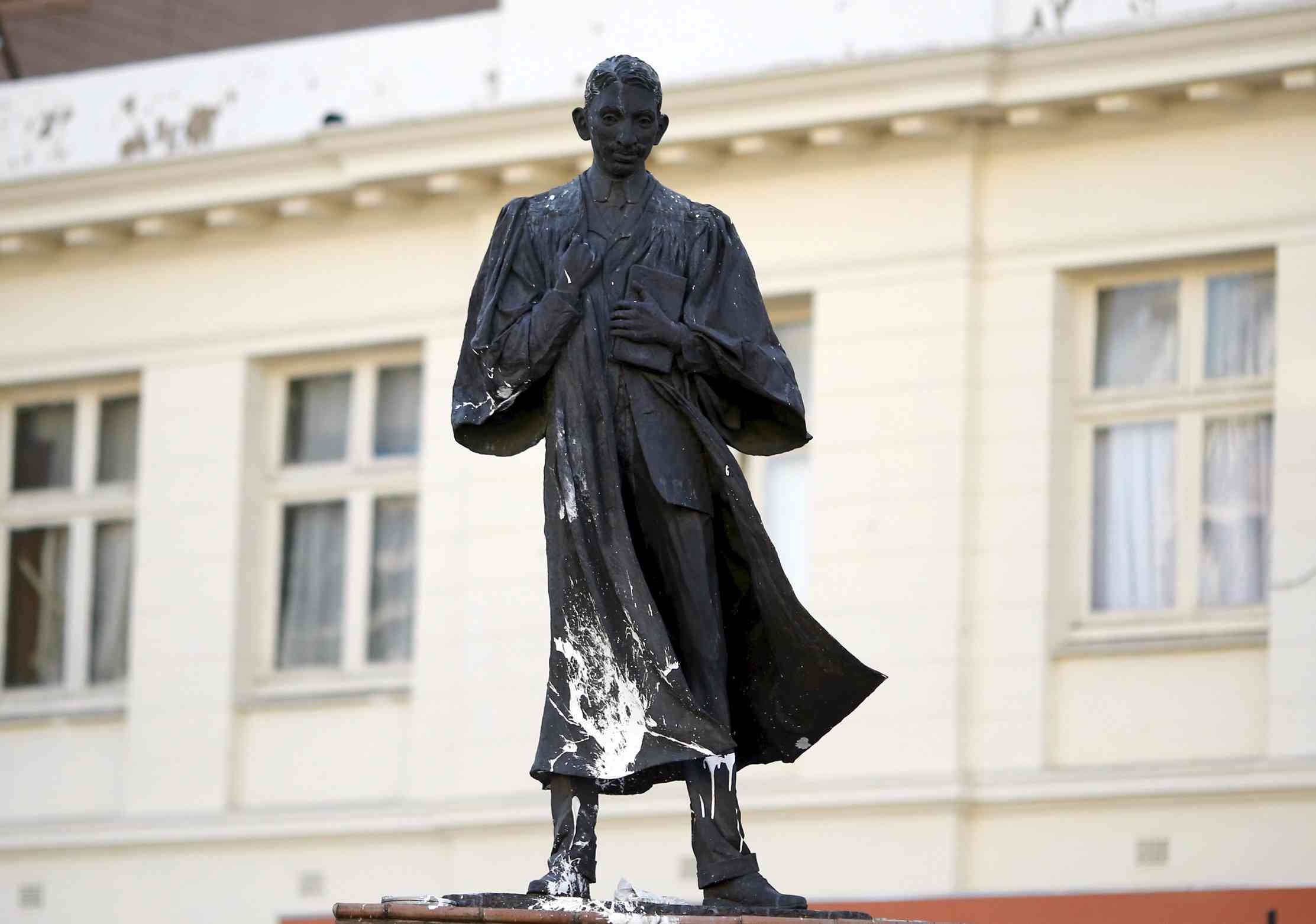 01 Oct- gandhi3.jpg