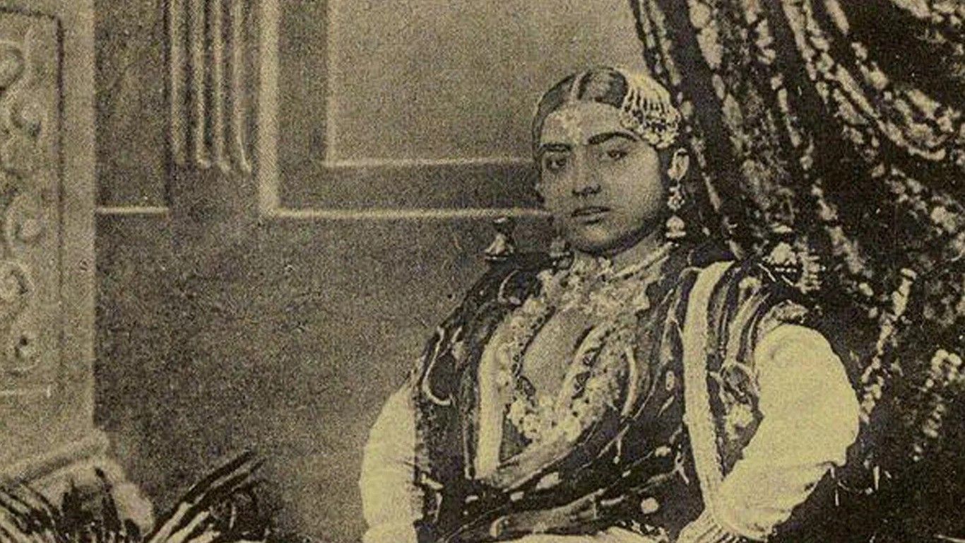 26June-gauhar3 jpg.jpg