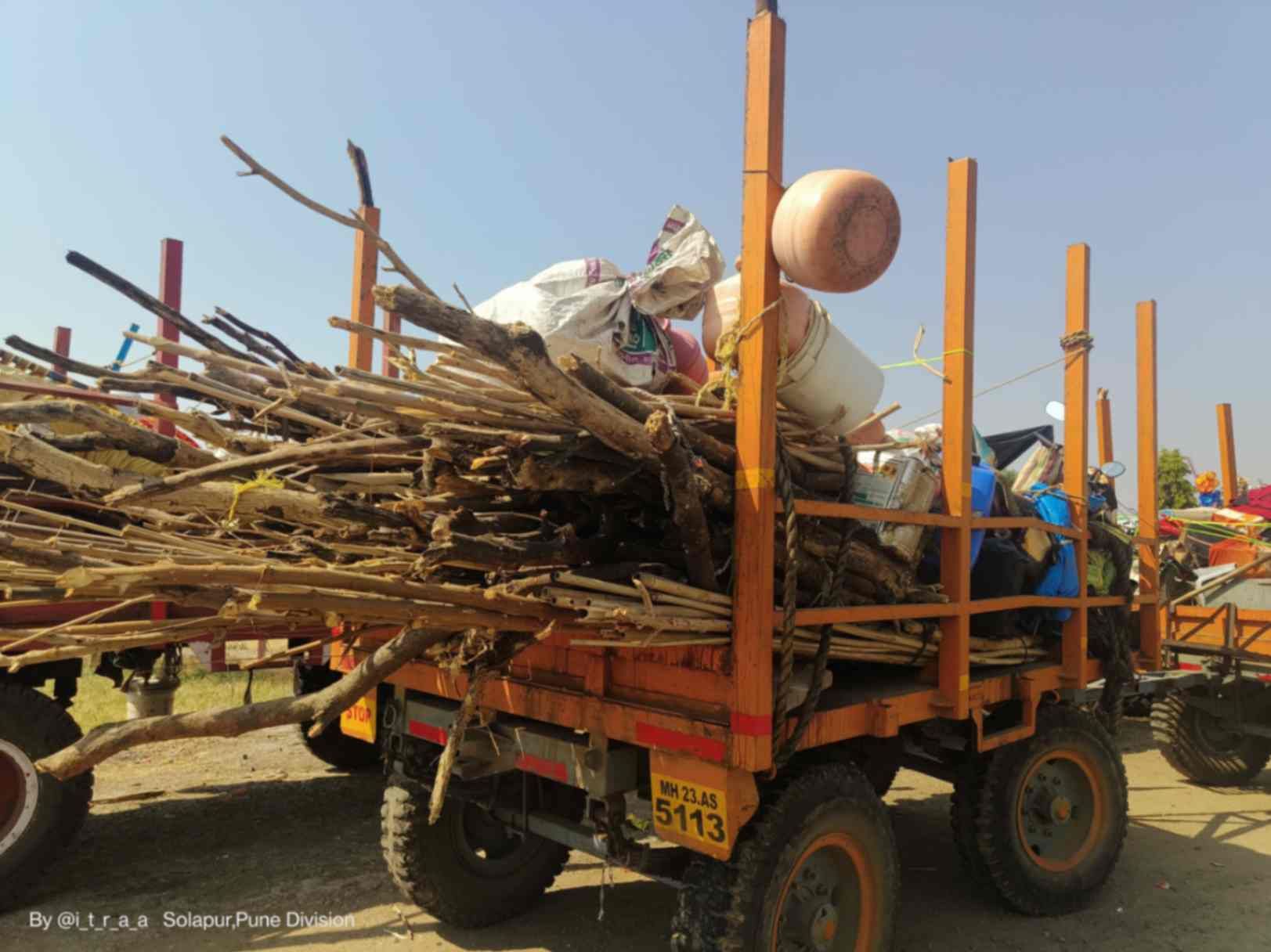 Ustoda kamgar tractor Trolly 01.jpeg