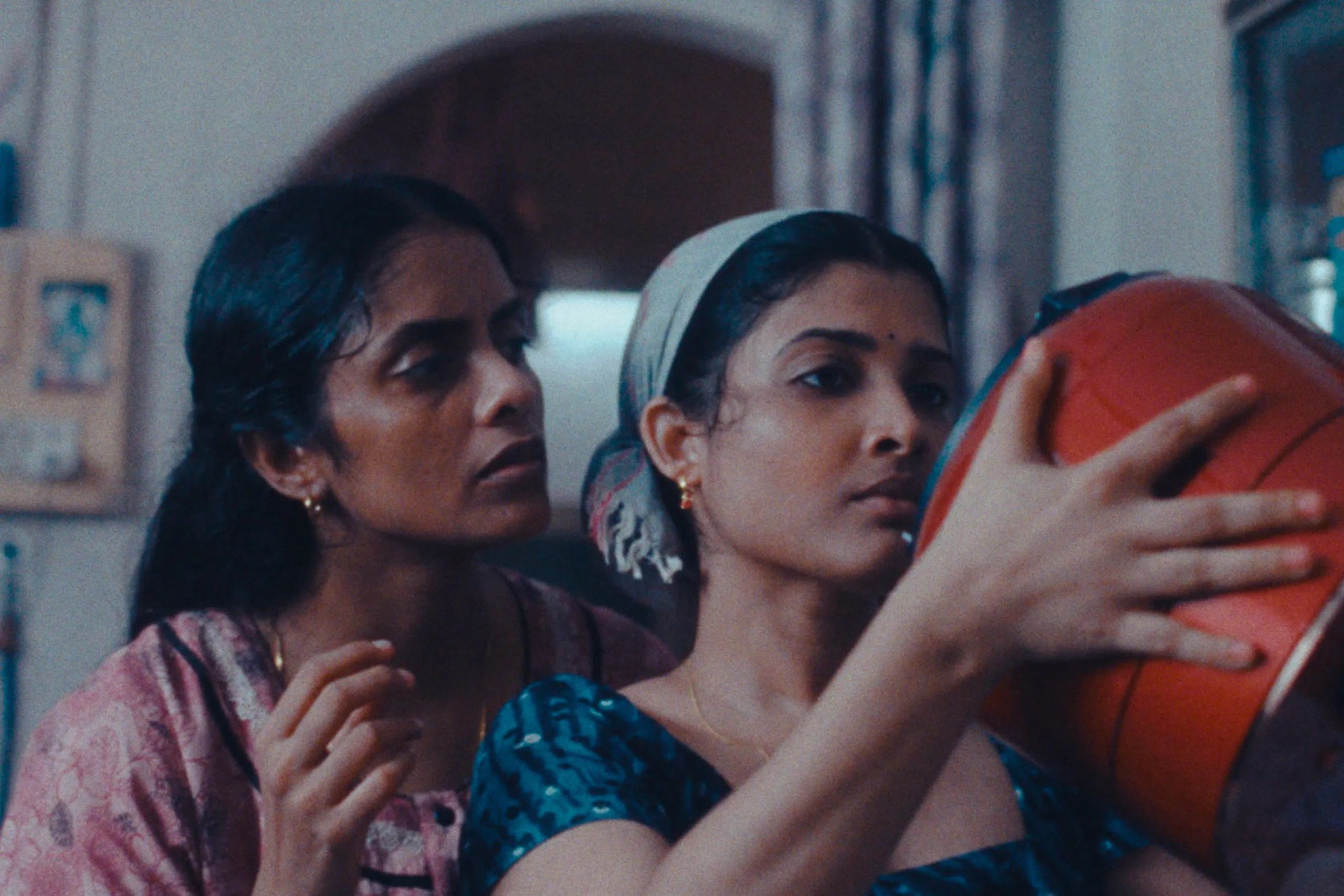 01 may - bollywood4 jpg.jpg