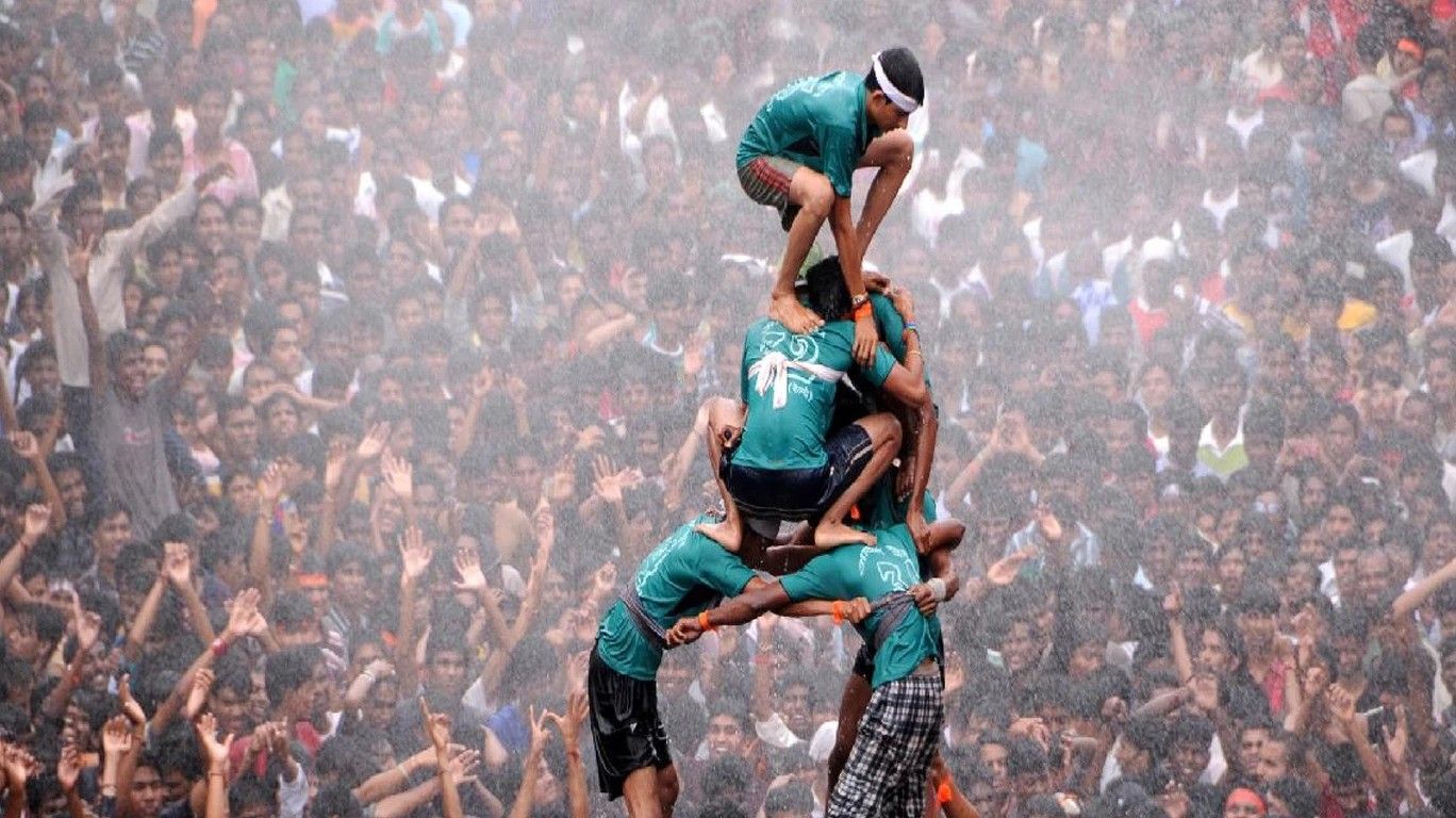 12aug-dahihandi4-jpg.jpg
